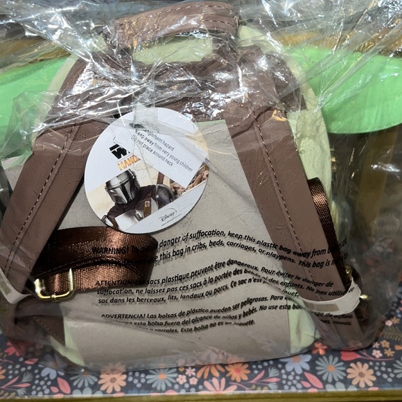 Loungefly Star Wars The Mandalorian The Child with Cup Mini Backpack - Picture 8 of 8